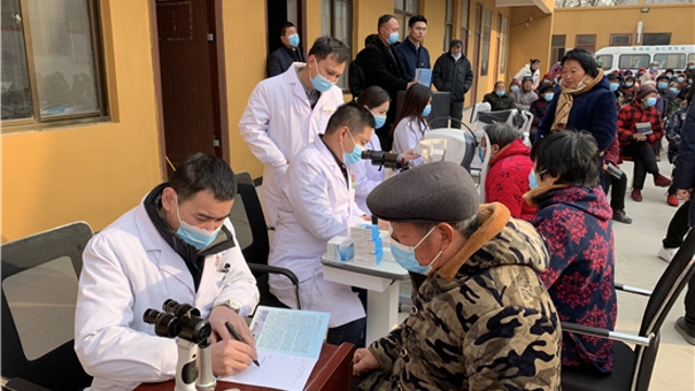 為民服務(wù)暖人心，送醫(yī)下鄉(xiāng)助健康